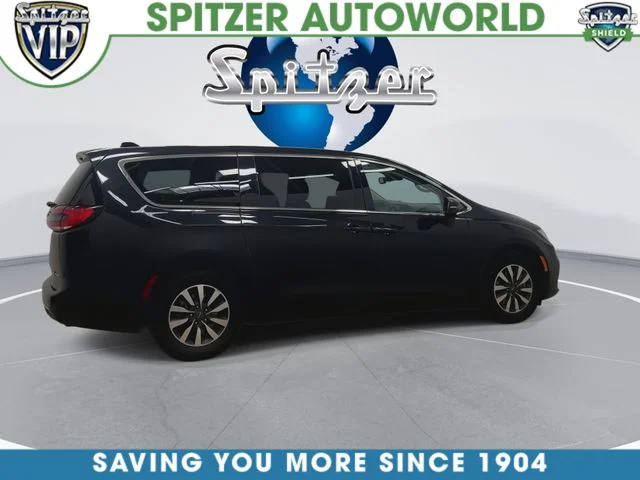 Used 2024 Black Chrysler Select image 10