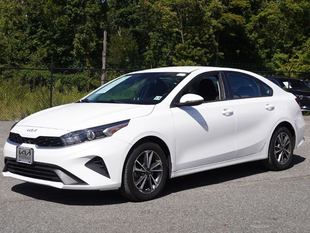 Used 2023 White Kia LXS image 6