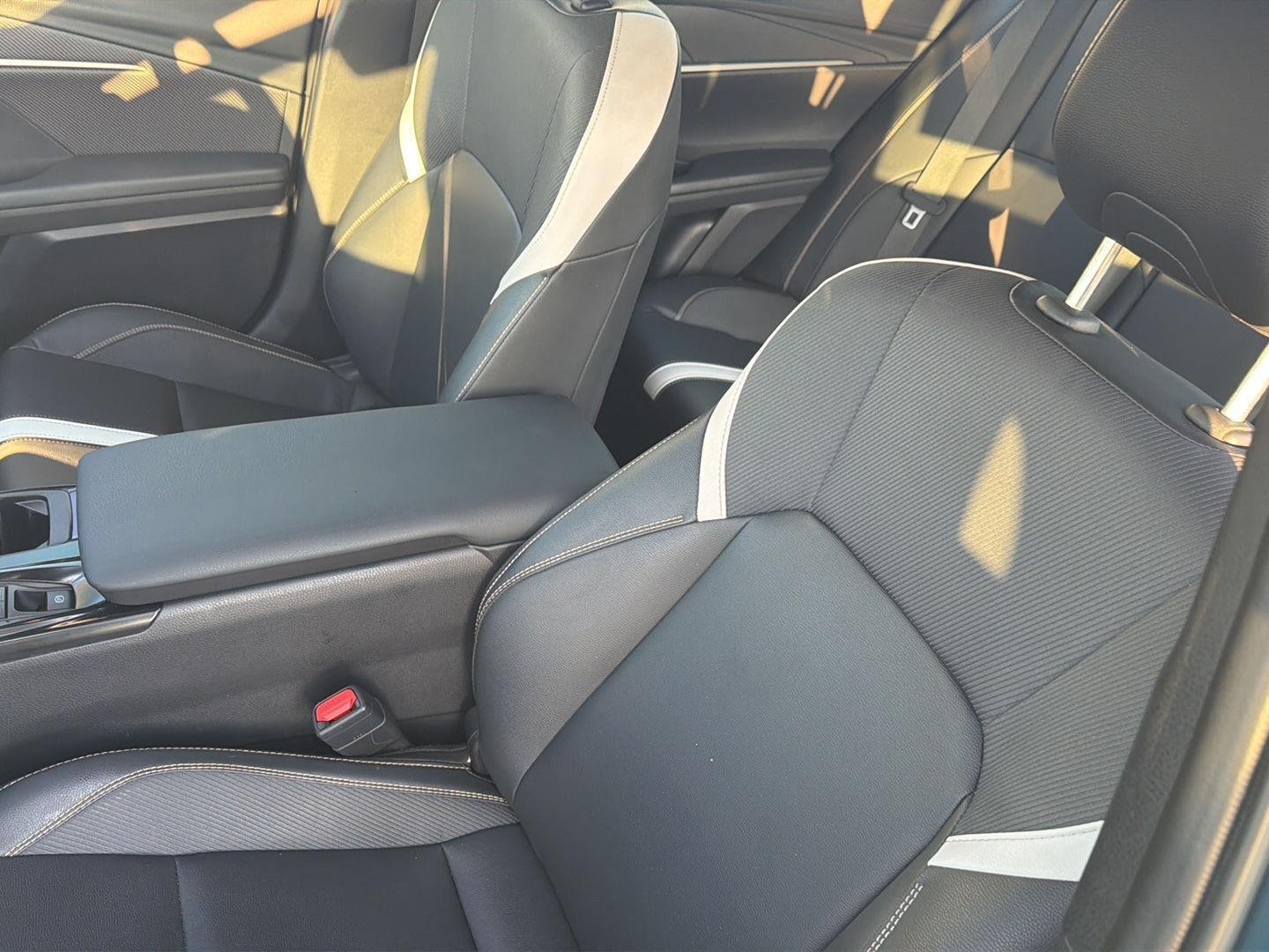 Used 2025 Ocean Gem Toyota SE image 28