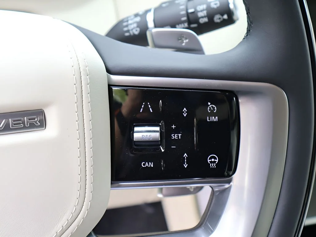 New 2026 Ostuni Pearl Wht Prem Met Land Rover Autobiography image 30