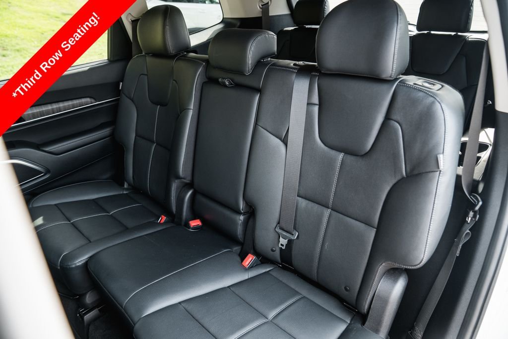 Used 2025 White Pearl Kia SX image 28