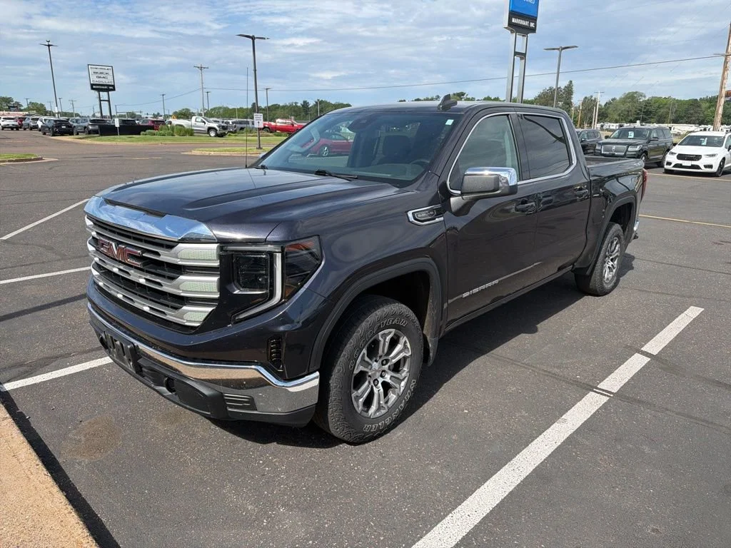 2022 GMC Sierra 4WD Crew Cab Short Box SLE's photo