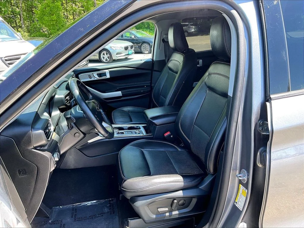 Used 2022 Gray Ford Limited image 10