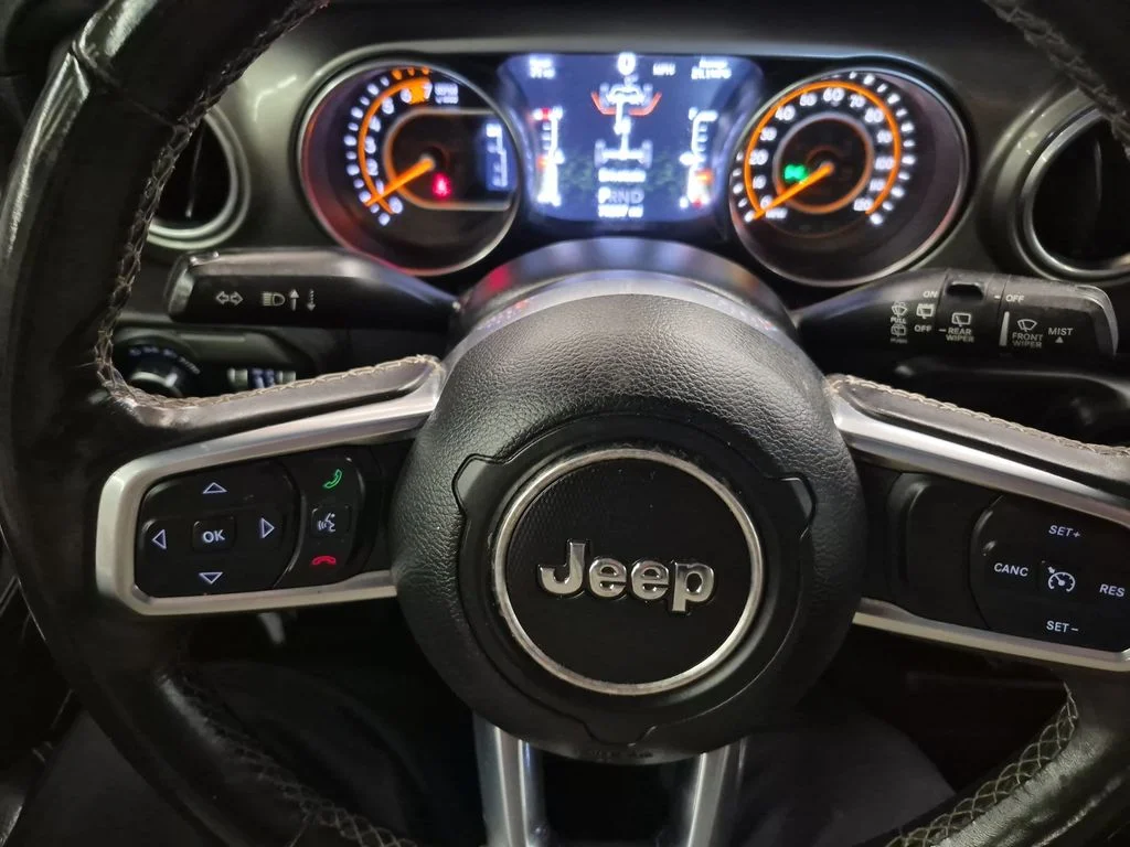 Used 2019 Bright White Clearcoat Jeep Unlimited Sahara image 27