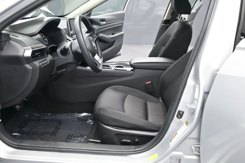 Used 2024 Silver Nissan 2.5 SV image 12