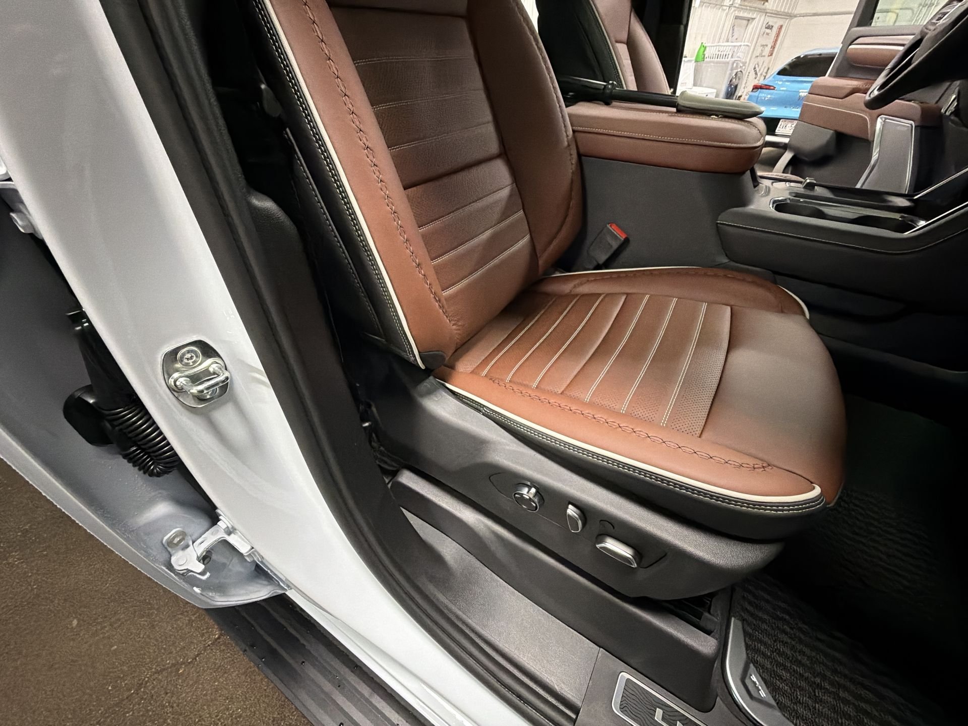 2026 GMC Sierra 3500HD Denali Ultimate - Photo 59