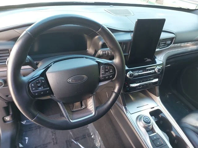 Used 2022 Silver Ford Platinum image 16