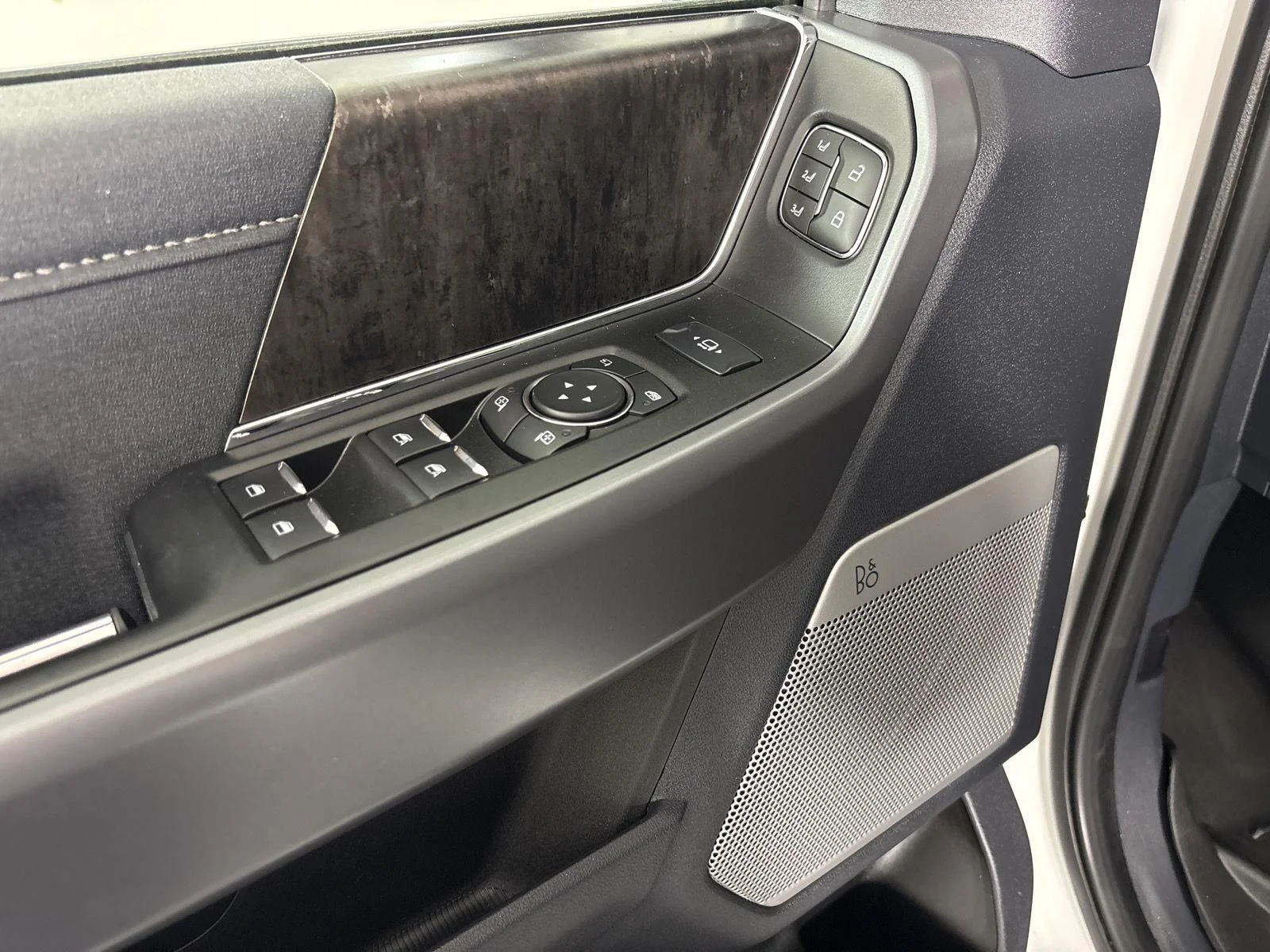 Used 2024 Star White Metallic Tri-Coat Ford LARIAT image 8