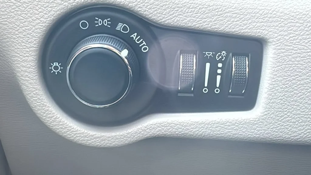 Used 2023 White Chrysler LX image 32