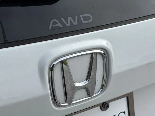 Used 2024 White Honda EX-L image 11