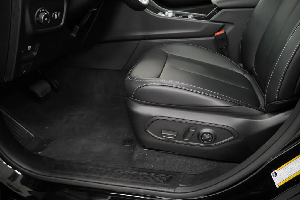 New 2027 High Gloss Black Jeep Limited image 29