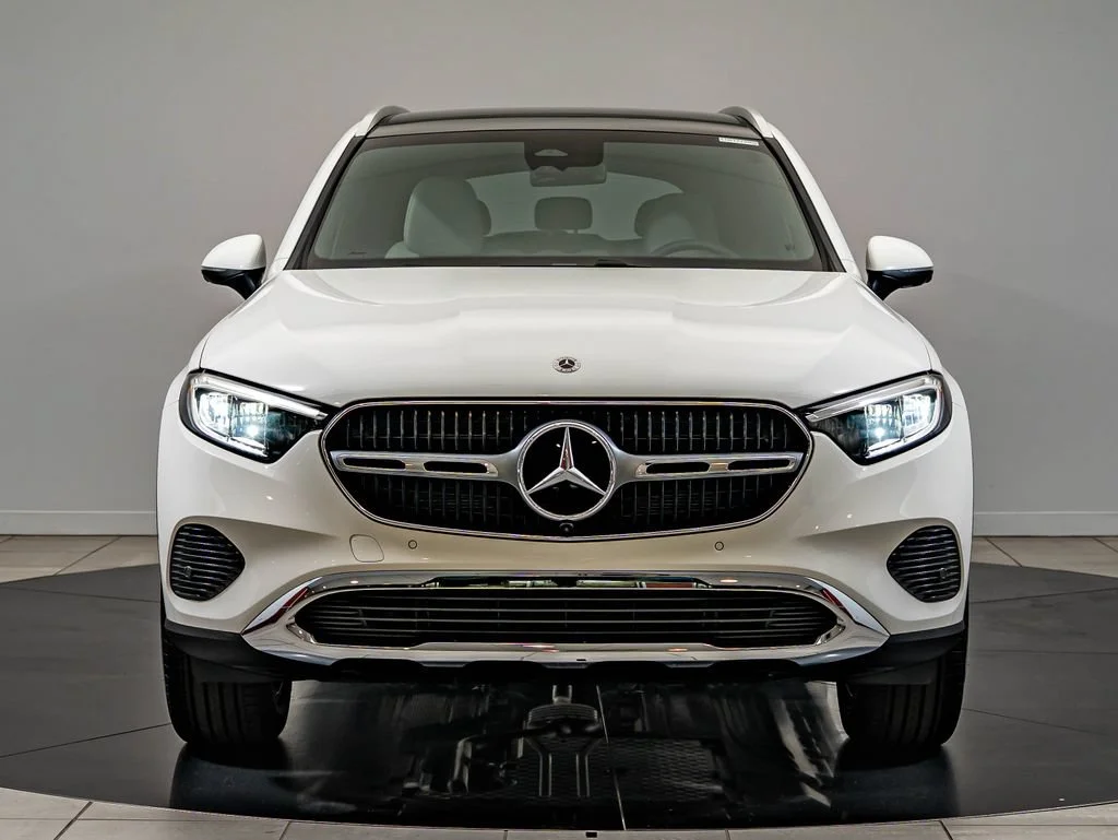 New 2027 Polar White Mercedes-Benz GLC 300 image 2