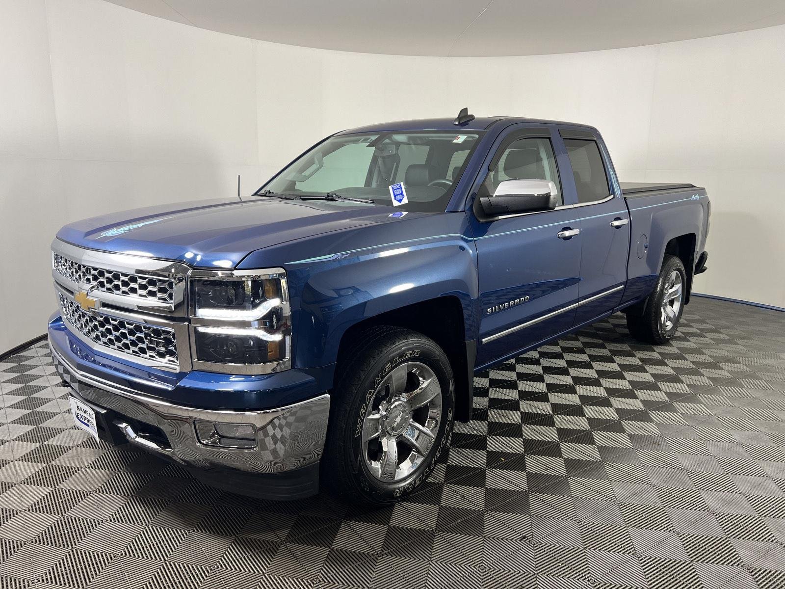 Used 2015 Deep Ocean Blue Metallic Chevrolet LTZ image 29