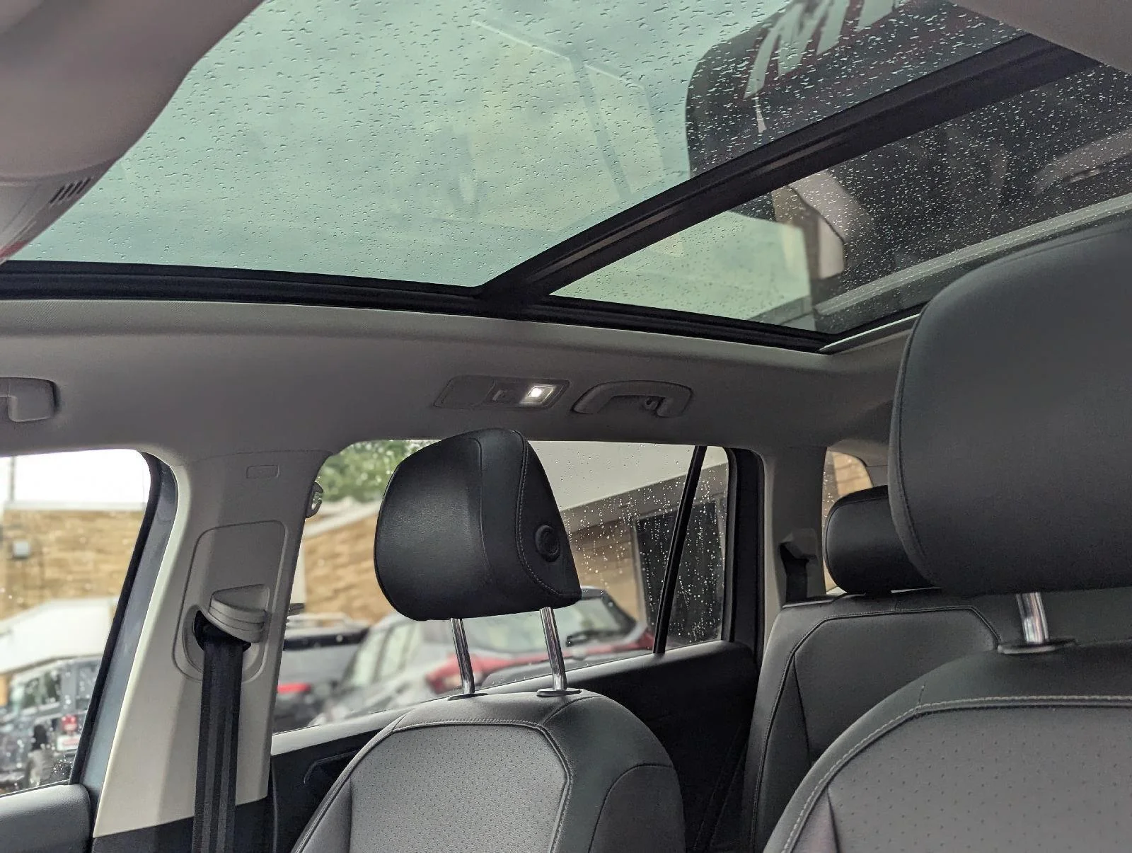 Used 2018 Platinum Gray Metallic Volkswagen SEL image 20