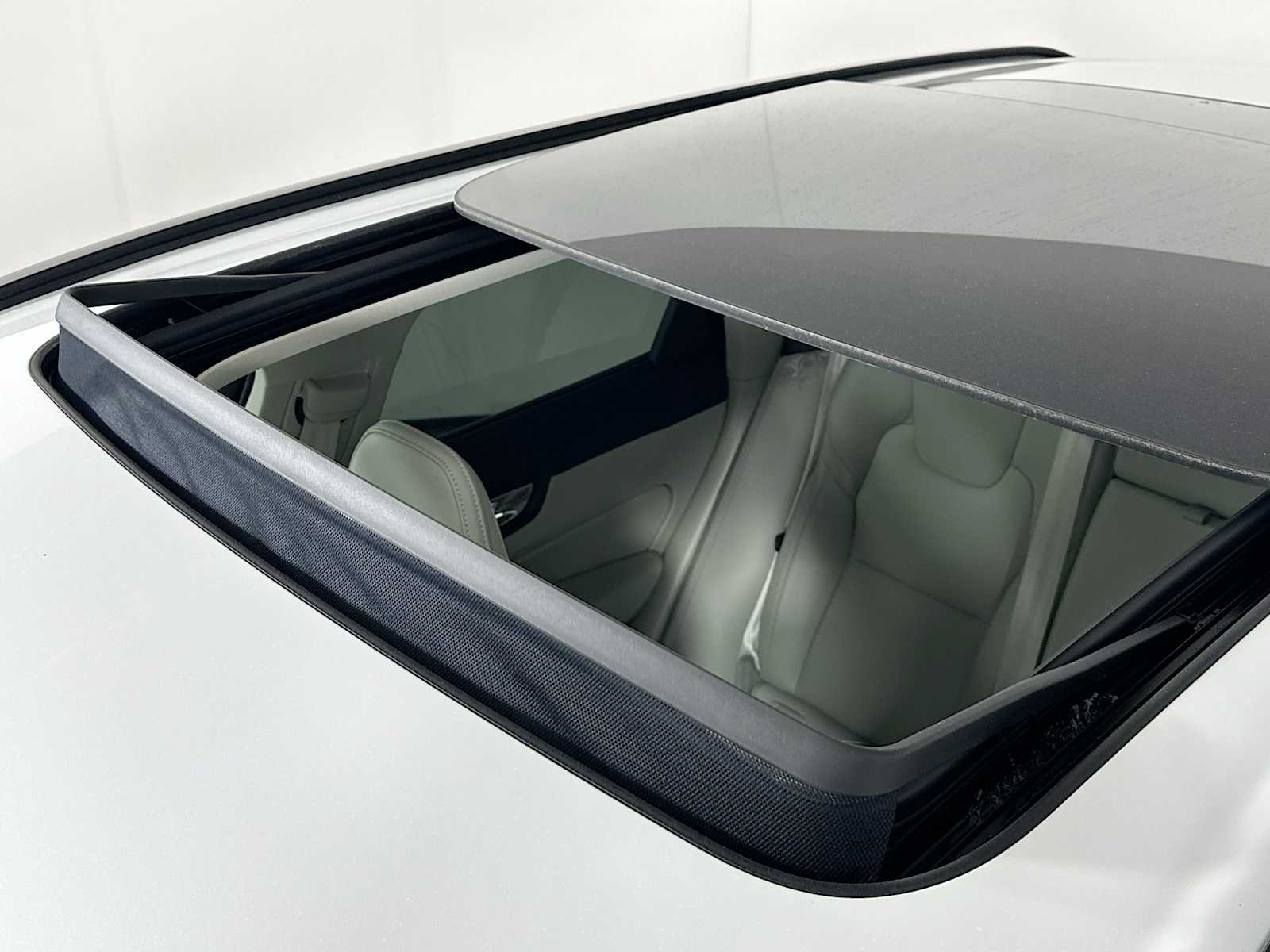 New 2026 Crystal White Volvo Ultra image 19