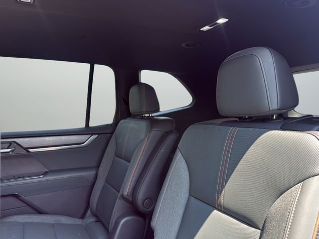 Used 2025 White GMC AT4 image 23