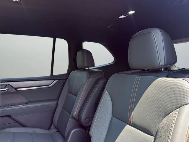 Used 2025 White GMC AT4 image 23