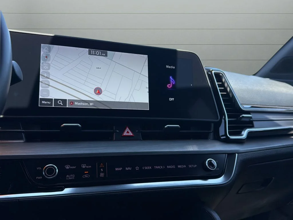 Used 2023 White Kia X-Line image 18