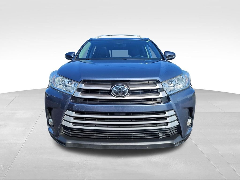 Used 2018 Blue Toyota XLE image 8