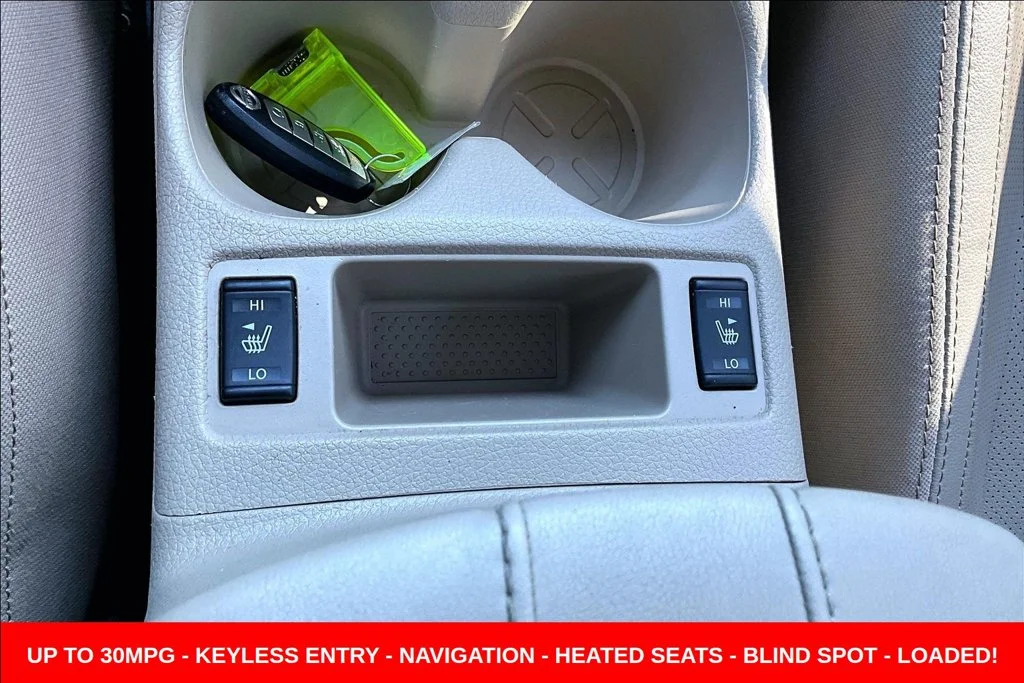 Used 2017 Orange Nissan SL image 17
