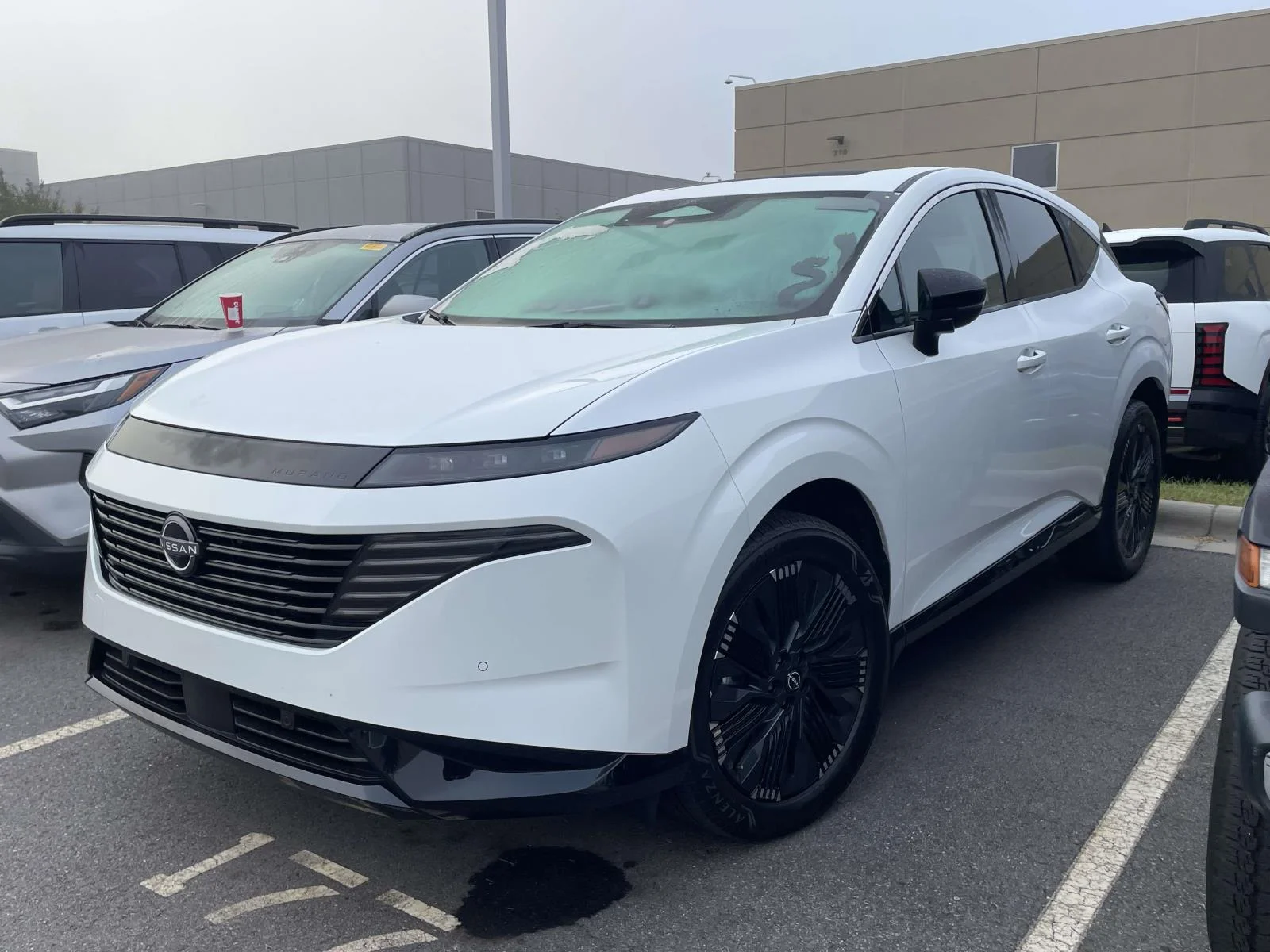 Used 2025 Everest White Pearl Tricoat Nissan Platinum image 2