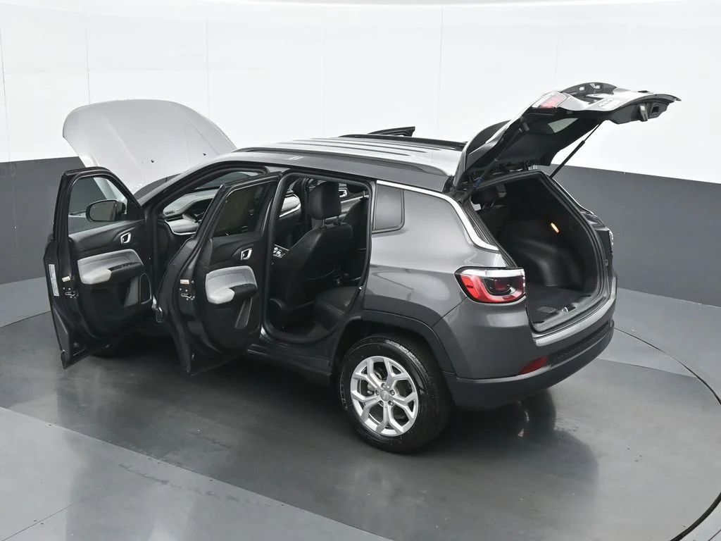 Used 2024 Gray Jeep Latitude image 38