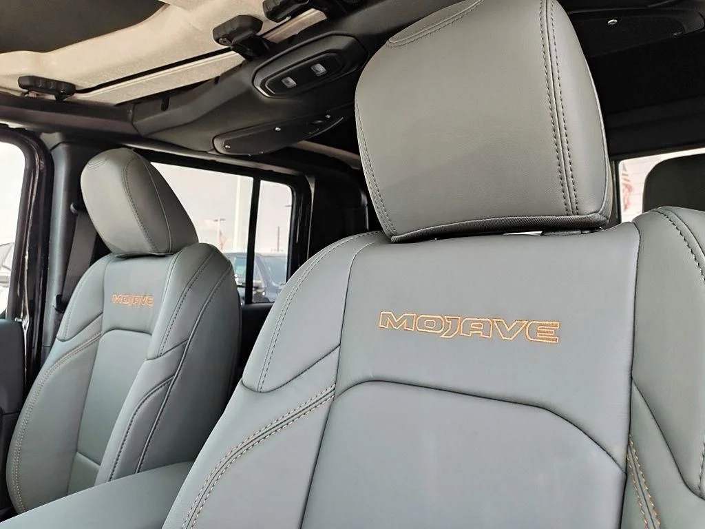 New 2026 Black Clear-Coat Exterior Paint Jeep Mojave X image 19