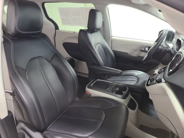 Used 2023 Fathom Blue Pearlcoat Chrysler Touring L image 8