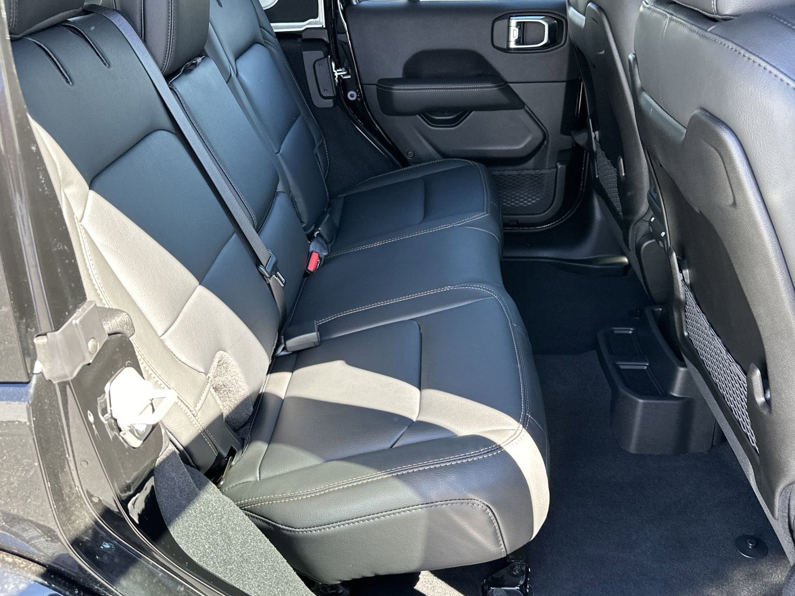 2025 Jeep Wrangler 4-Door Sahara - Photo 16