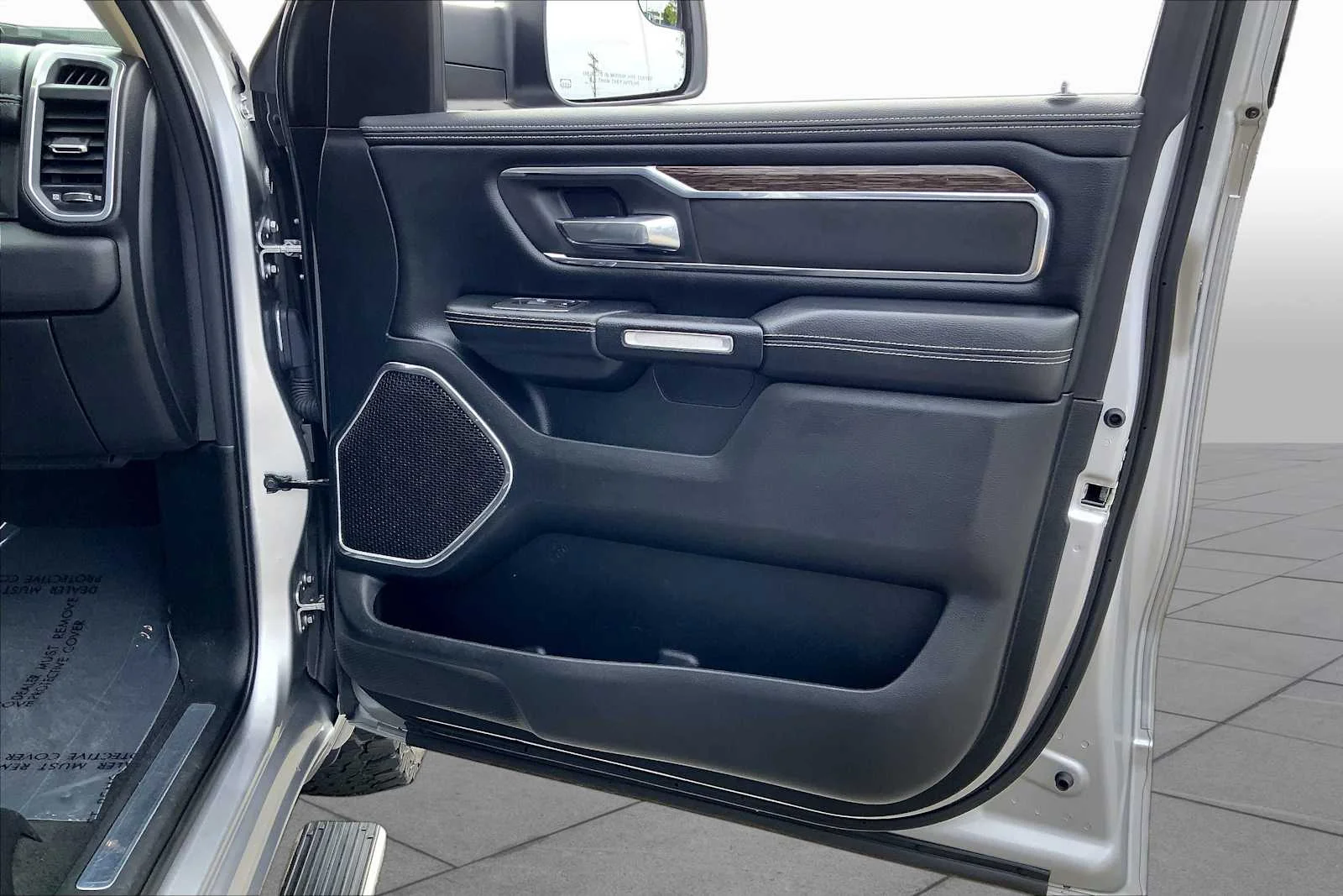 Used 2019 Billet Silver Metallic Clearcoat Ram Laramie image 21