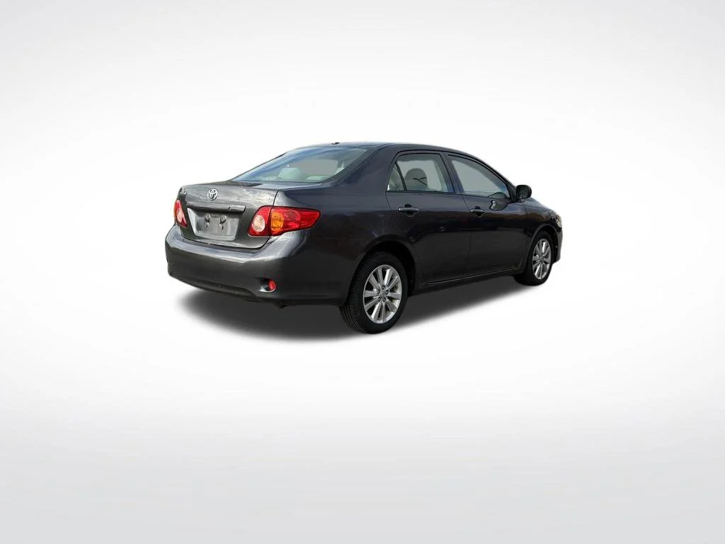 Used 2009 Gray Toyota LE image 4