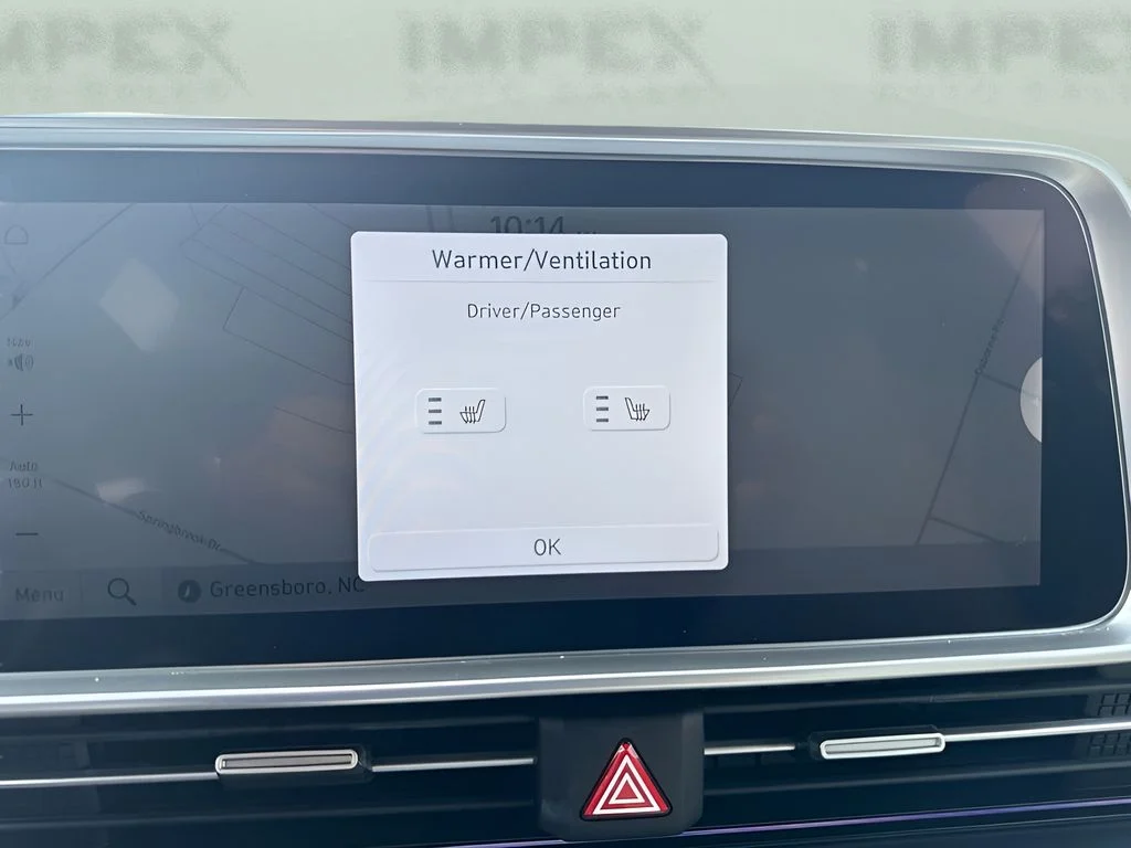 Used 2025 White Hyundai SEL image 21