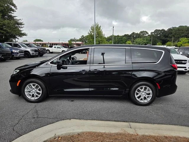 Used 2025 Black Chrysler Select image 4