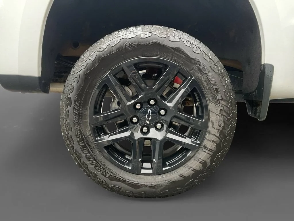 Used 2025 Summit White Chevrolet LT Trail Boss image 10