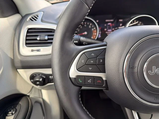 Used 2019 Blue Jeep Latitude image 18