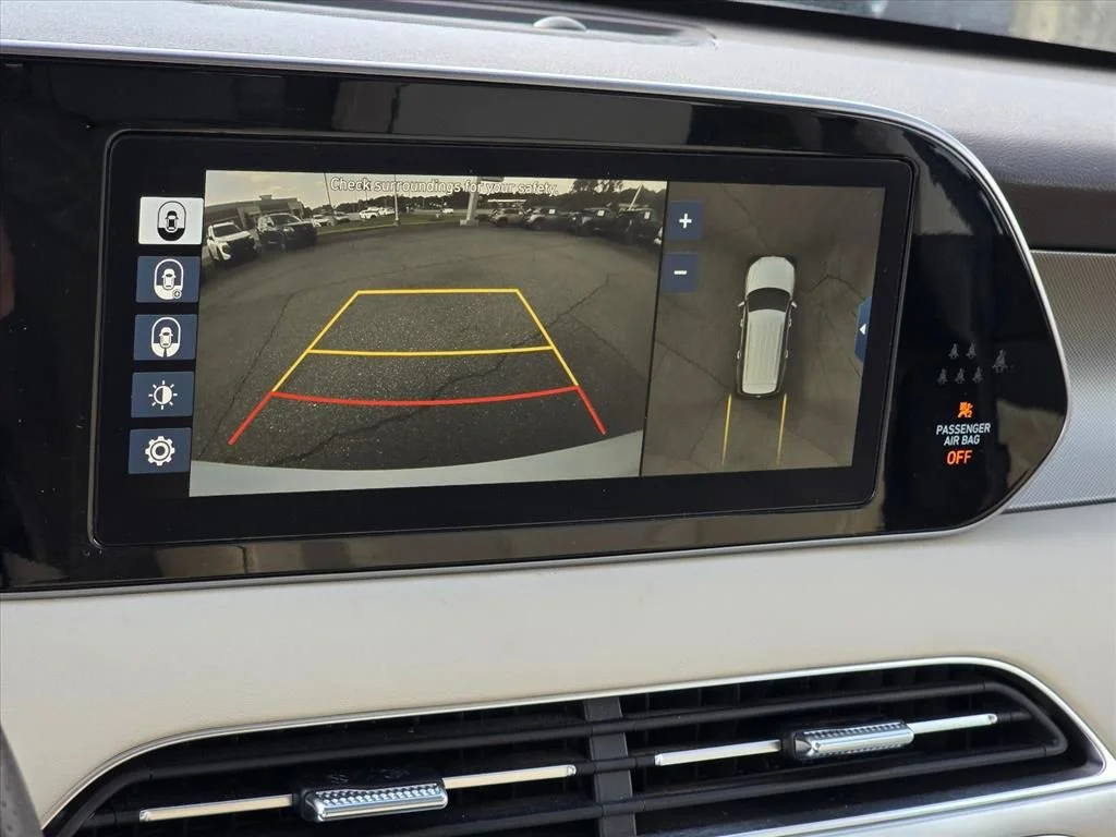 Used 2020 White Hyundai Limited image 5