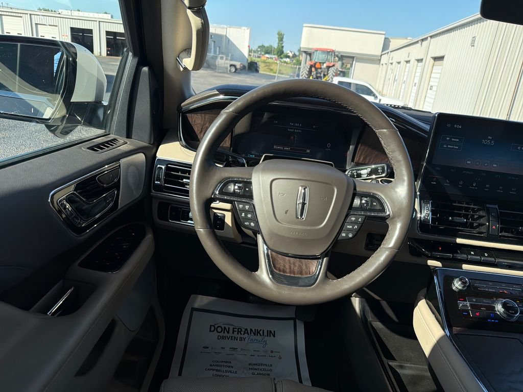 Used 2024 White Lincoln Reserve image 14