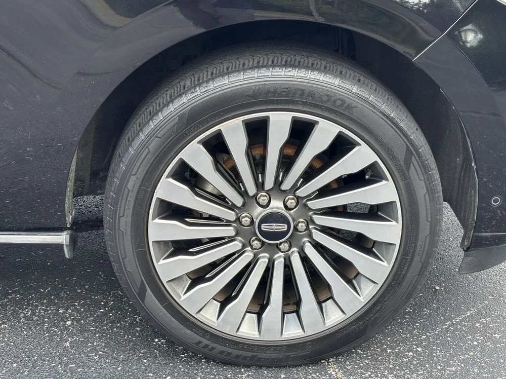 Used 2020 Black Lincoln Reserve image 10