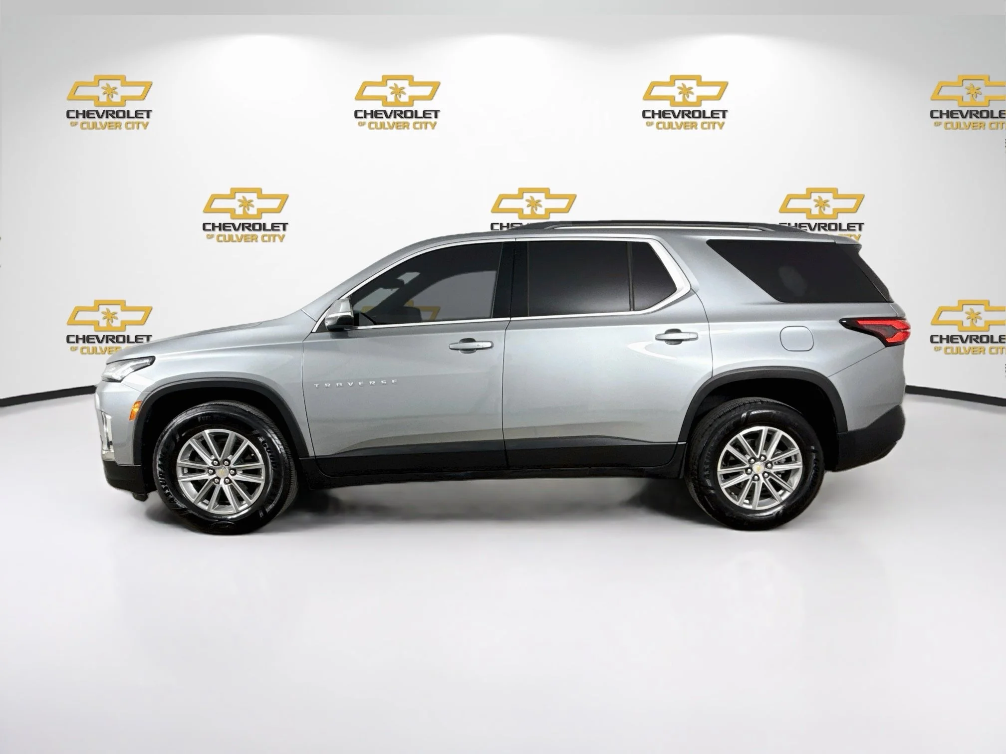 Used 2023 Sterling Gray Metallic Chevrolet LT Cloth image 5