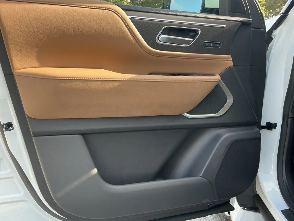 New 2026 RADIANT WHITE INFINITI Luxe 4WD image 18