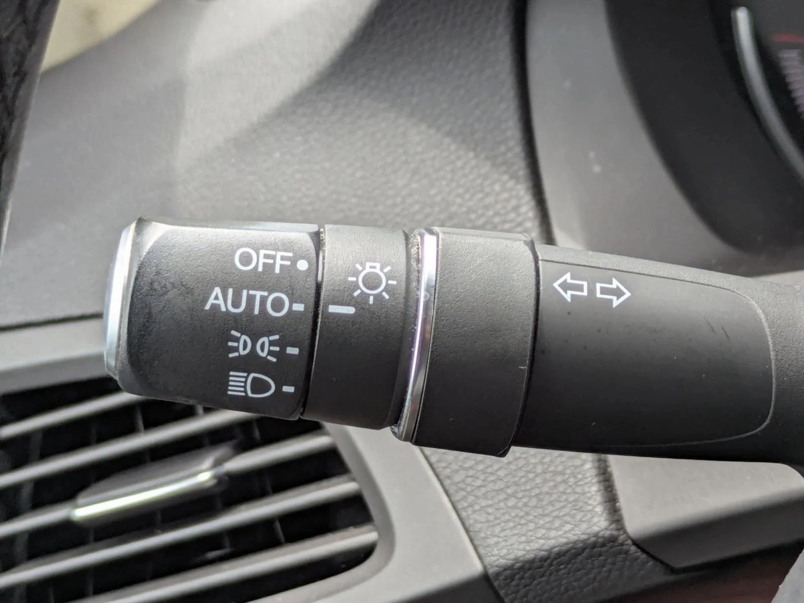 Used 2015 Silver Moon Acura Tech Pkg image 10