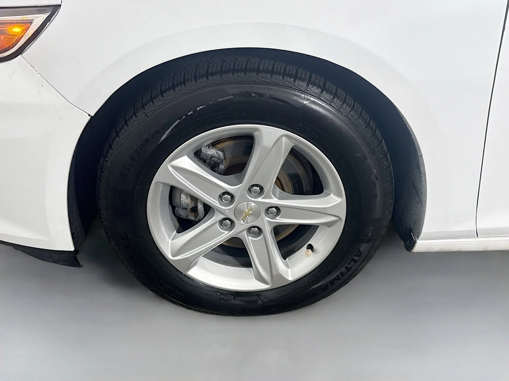Used 2019 Summit White Chevrolet LS image 34