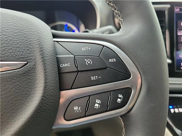 Used 2022  Chrysler Touring L Front-Wheel Drive Passenger image 19