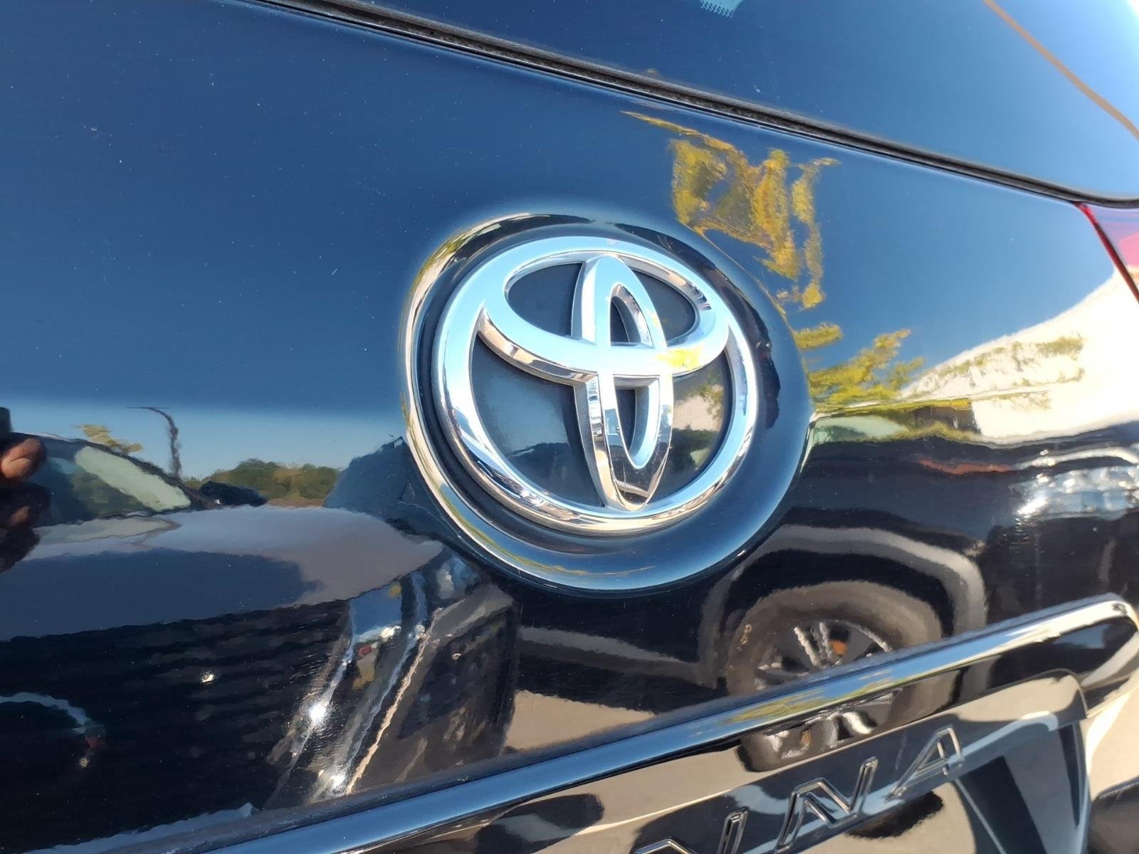 Used 2019 Midnight Black Metallic Toyota XLE image 19