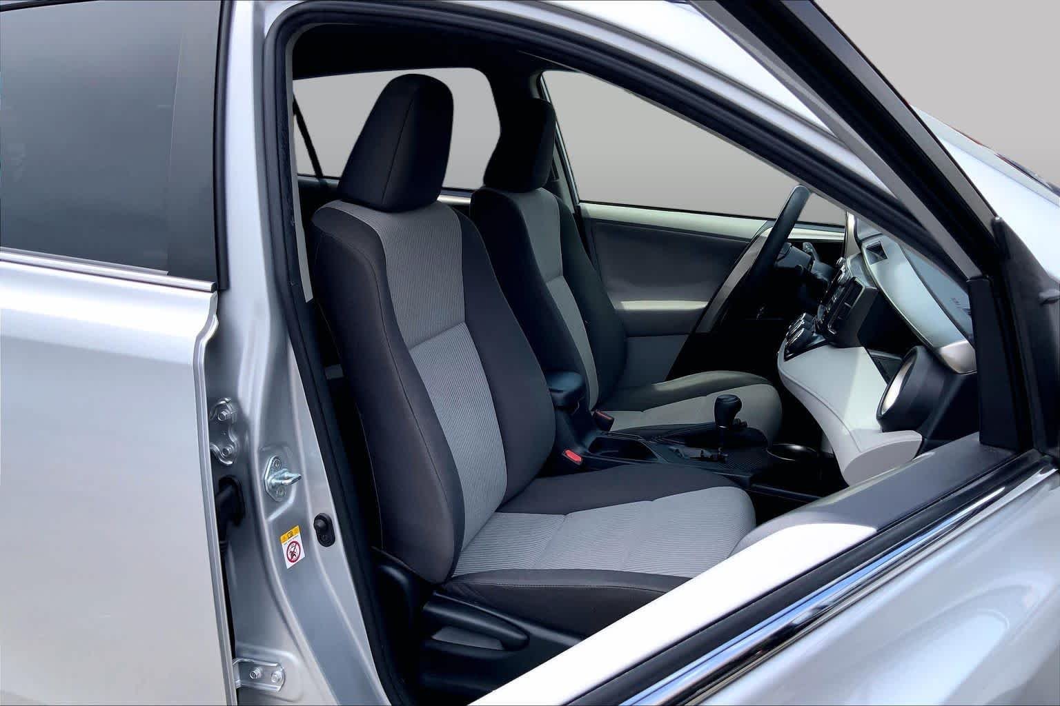 Used 2013 Classic Silver Metallic Toyota LE image 9