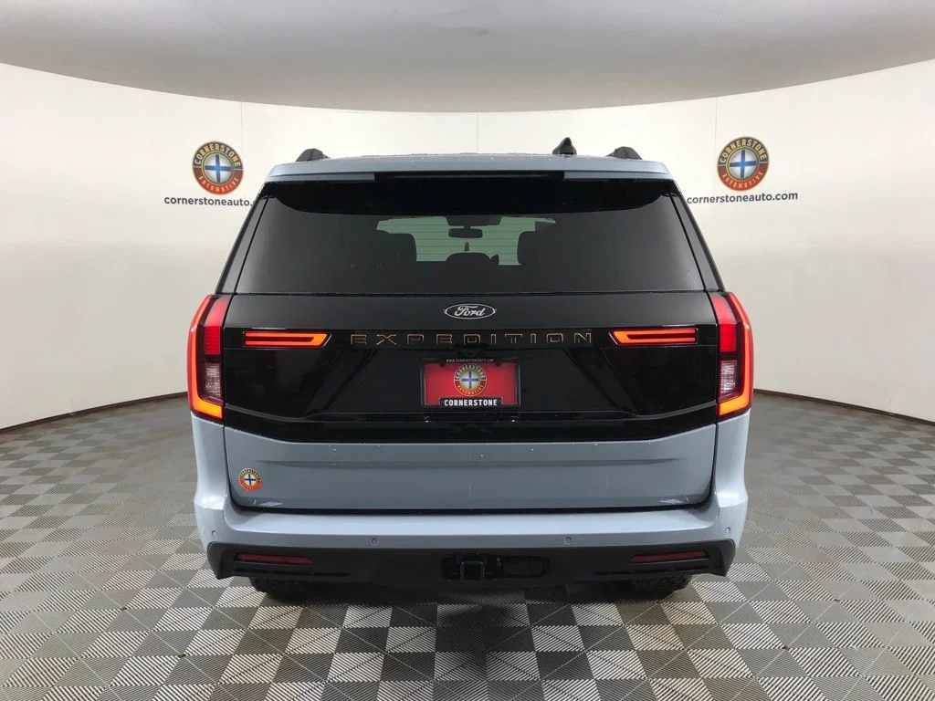 New 2026 Glacier Gray Metallic Tri-Coat Ford Tremor® image 17