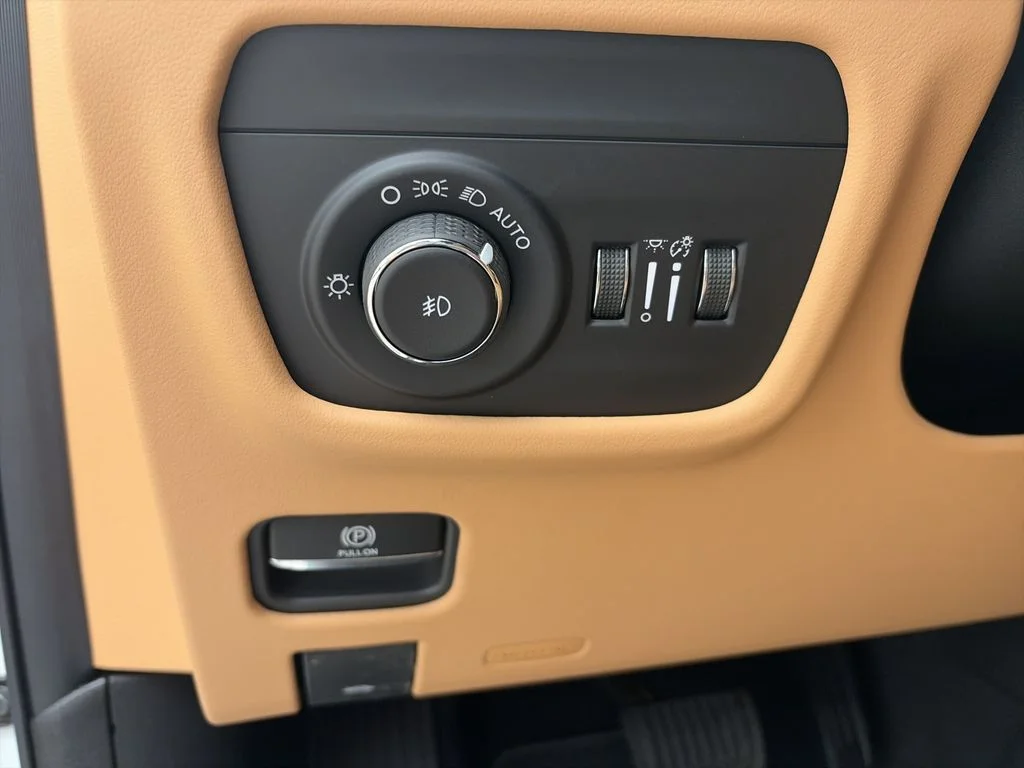 New 2026 Bright White Clear-Coat Exterior Paint Jeep Summit image 20