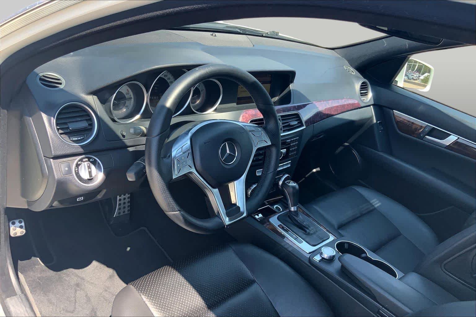 Used 2012 Arctic White Mercedes-Benz C 250 Luxury image 16