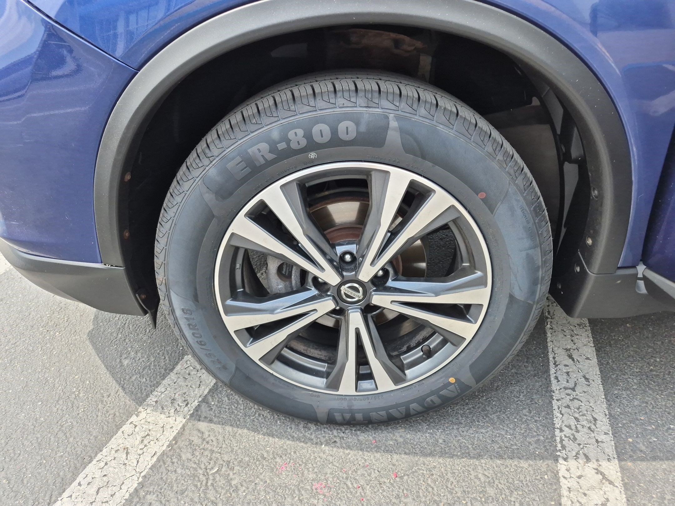 Used 2018 Caspian Blue Nissan SL image 11