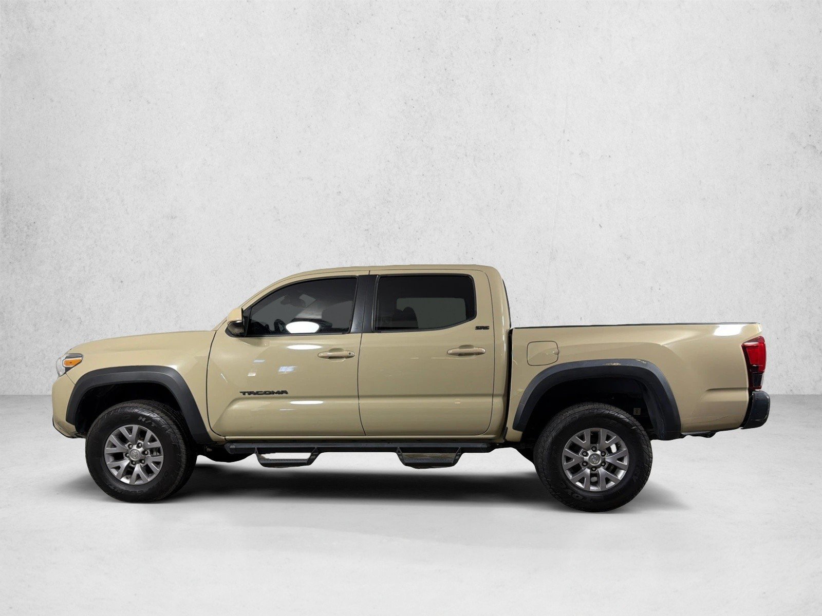 Used 2019 Quicksand Toyota SR5 image 6